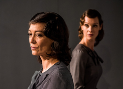 Theater Ariane: Die rote Jungfrau - mit Rachel Matter und Mona Petri | Regie: Jordi Vilardaga