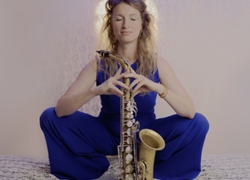 Nicole Johänntgen Tuba-Sax-Perkussion - Labyrinth II