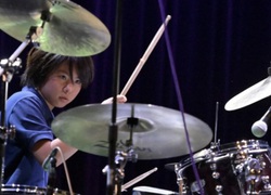 Yoyoka Suma  - Beeindruckende Drummerin aus Japan 