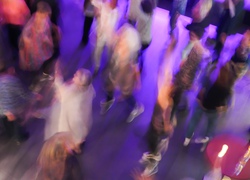 Frau geht tanzen - Für Frauen im betsen Alter (18-89)